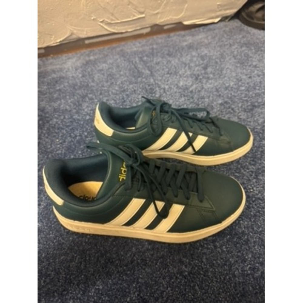 Adidas Dark Green Sneakers Womens Size 8.5 Gum Sole Low Top